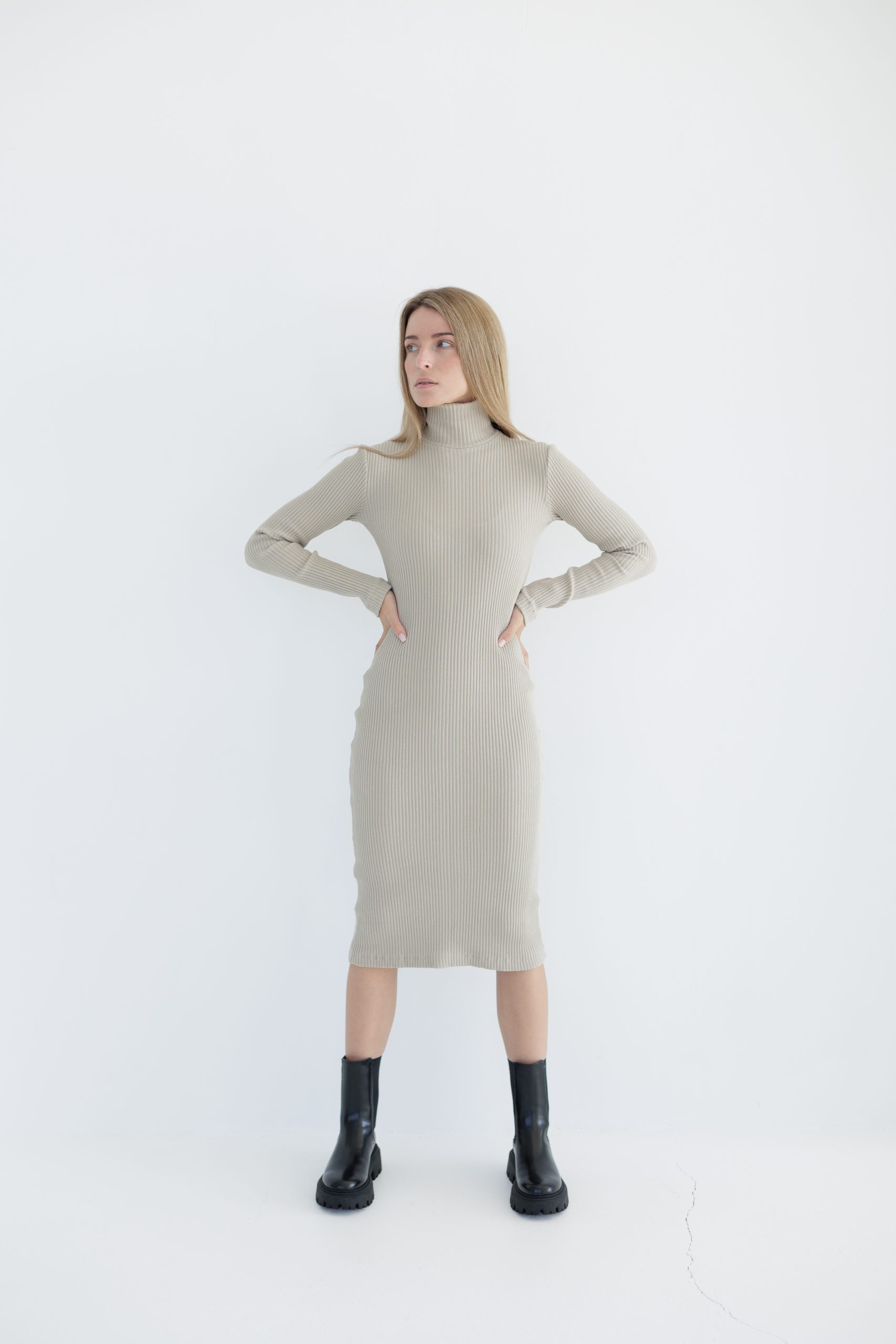 Kleita ar garām piedurknēm - attēls 3