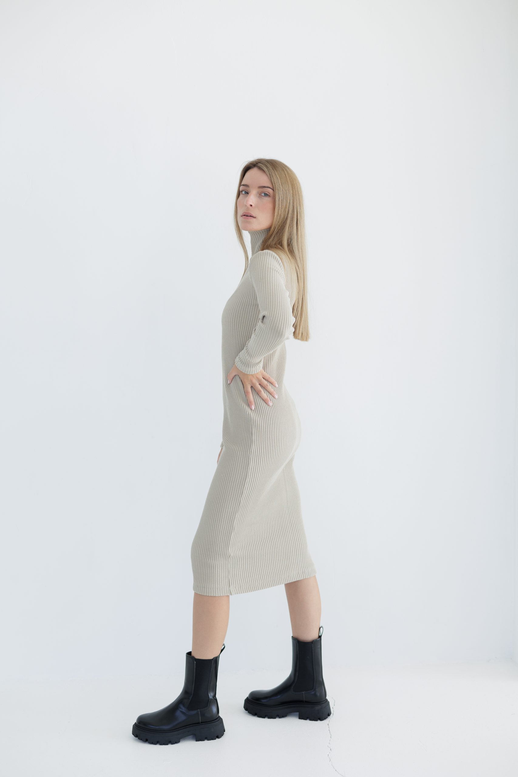 Kleita ar garām piedurknēm - attēls 4