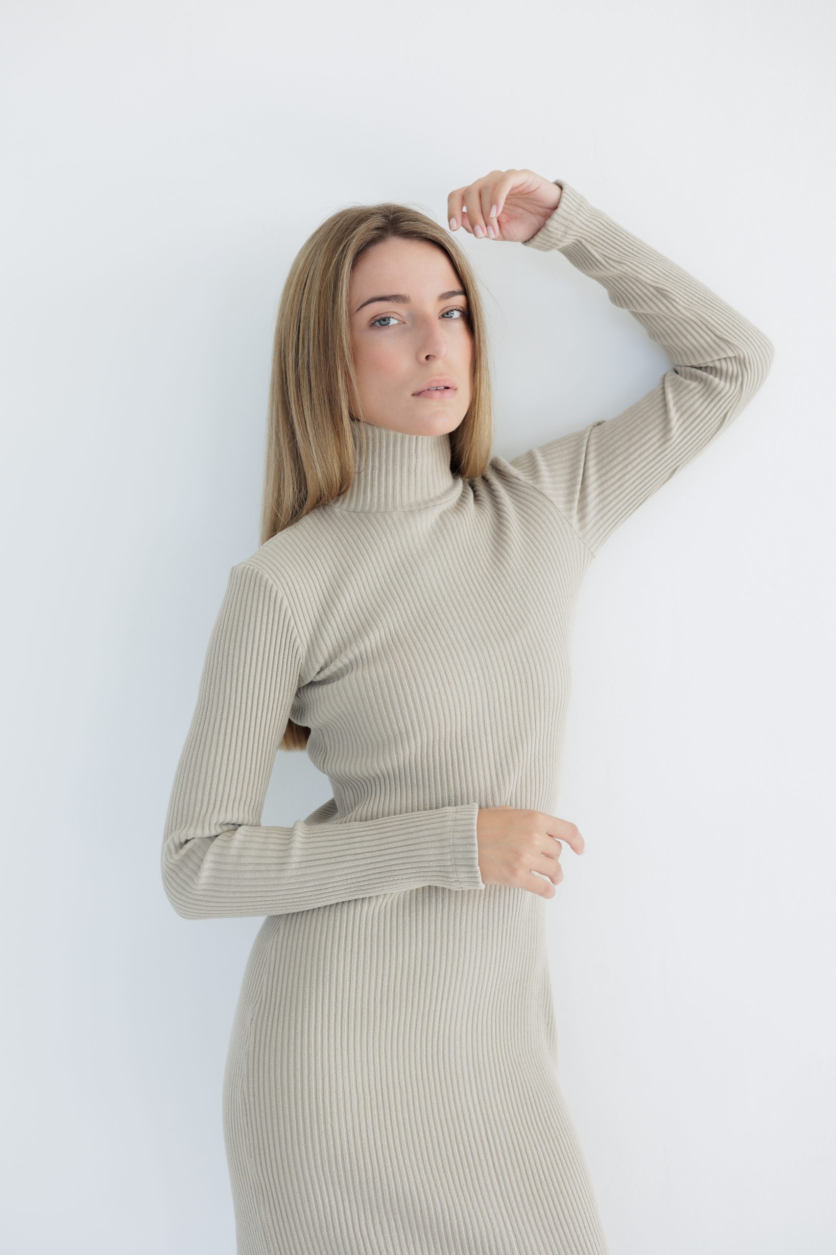 Kleita ar garām piedurknēm - attēls 2