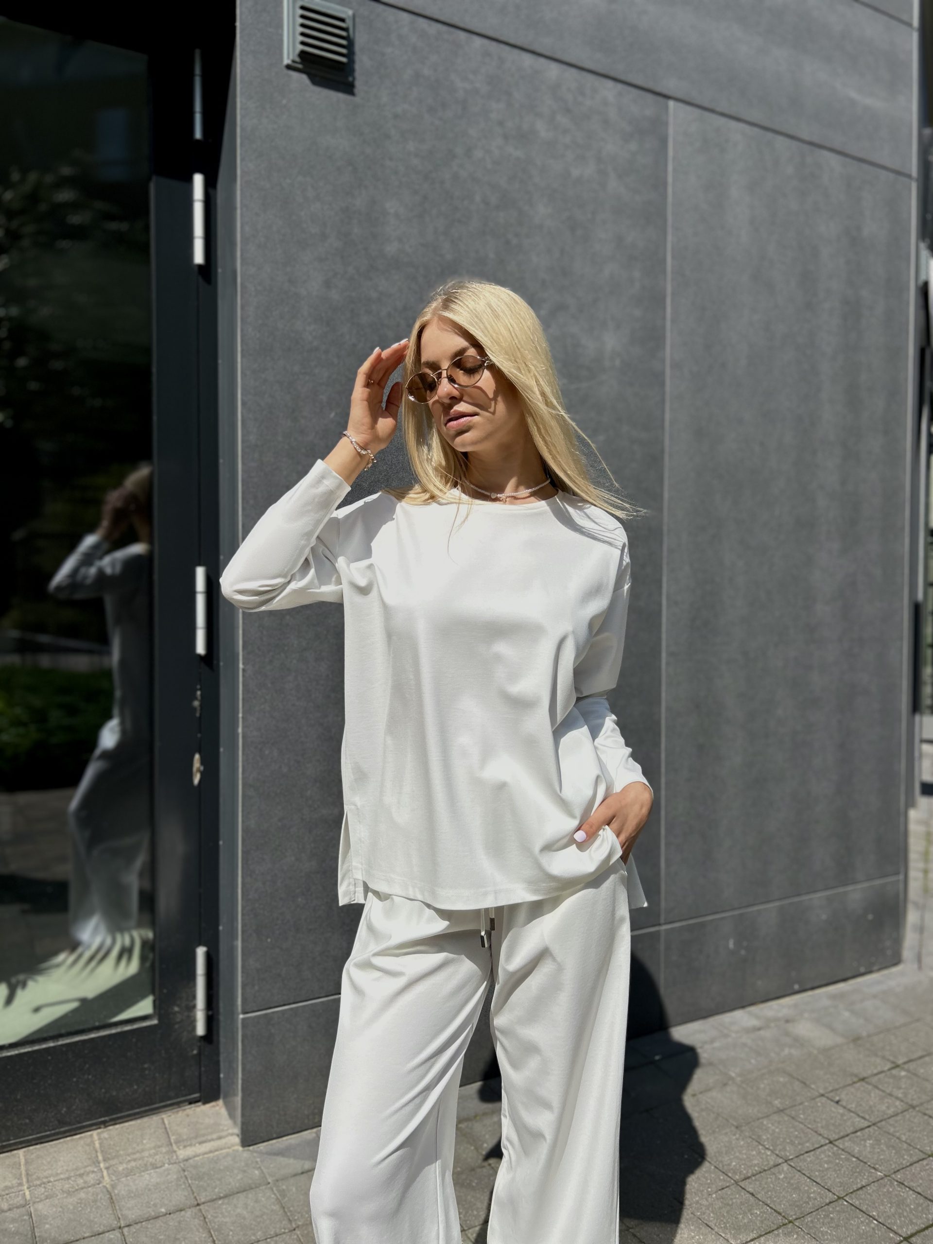 EASE tops ar piedurknēm